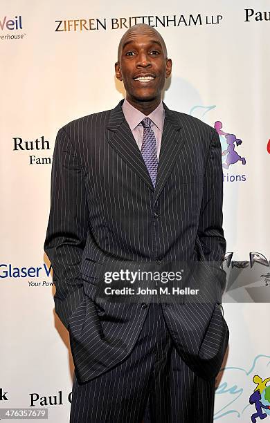 Former NBA player Joe Smith attends the 15th Annual Academy Awards Viewing Partying Benefiting Children Uniting Nations at Warner Bros. Estate on...