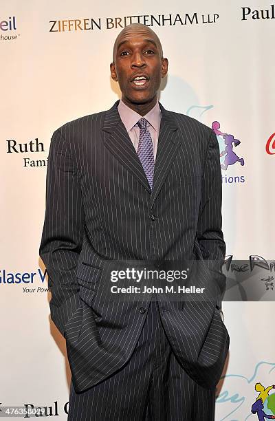 Former NBA player Joe Smith attends the 15th Annual Academy Awards Viewing Partying Benefiting Children Uniting Nations at Warner Bros. Estate on...