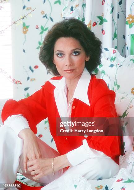 Actress Suzanne Pleshette poses for a portrait in 1984 in Los Angeles, California.