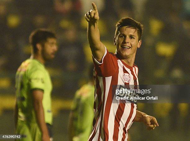 Guido Carrillo of Estudiantes celebrates after scoring the first goal of his team during a match between Defensa y Justicia and Estudiantes as part...