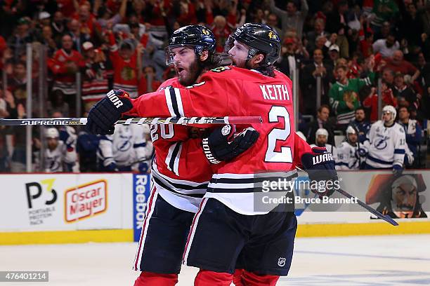 Brandon Saad celebrates a third period goal with Duncan Keith of the Chicago Blackhawks against the Tampa Bay Lightning during Game Three of the 2015...