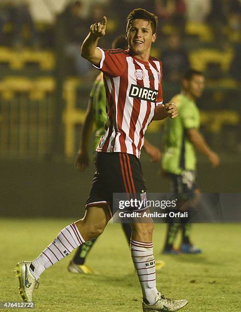 Guido Carrillo of Estudiantes celebrates after scoring the first goal of his team during a match between Defensa y Justicia and Estudiantes as part...