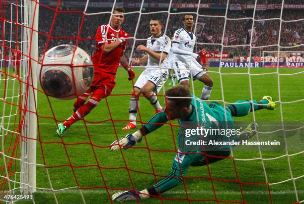 Mario Mandzukic of Muenchen scores the 3rd team goal against Ralf Faehrmann keeper of Schalke during the Bundesliga match between FC Bayern Muenchen...