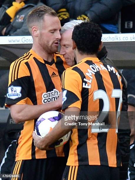 David Meyler of Hull City clashes with Alan Pardew, Manager of Newcastle United during the Barclays Premier League match between Hull City and...