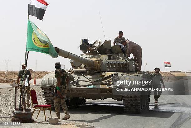 Iraqi forces deploy in the town of Baiji, north of Tikrit, during fighting against the Islamic State jihadist group to try to retake the strategic...