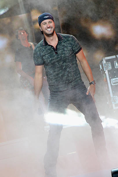 TN: 2015 CMT Music Awards Rehearsals - Day 2