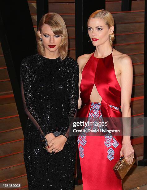 Recording artist Taylor Swift and actress Jaime King attend the 2014 Vanity Fair Oscar Party hosted by Graydon Carter on March 2, 2014 in West...