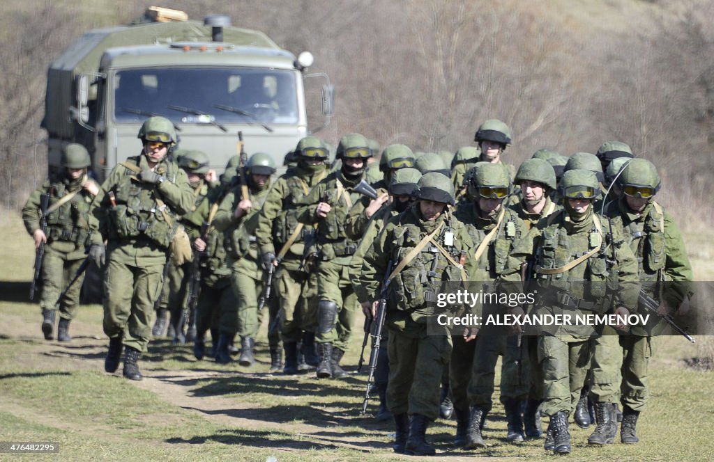 TOPSHOT-UKRAINE-RUSSIA-POLITICS-UNREST-CRIMEA-TROOPS