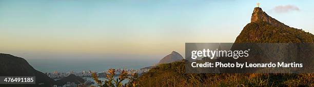 amanhecer com o cristo redentor - o amanhecer stock pictures, royalty-free photos & images