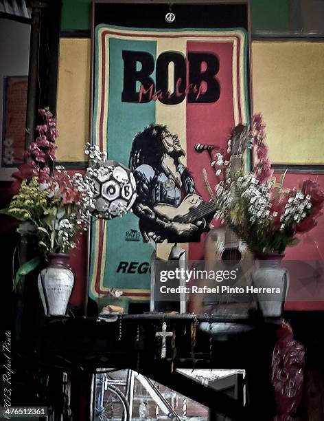 Altar en un taller de herrería en mi pueblo natal, Montalbán estado Carabobo Venezuela. El tributo e idolatría a Bob Marley se mantienen intacto, más...