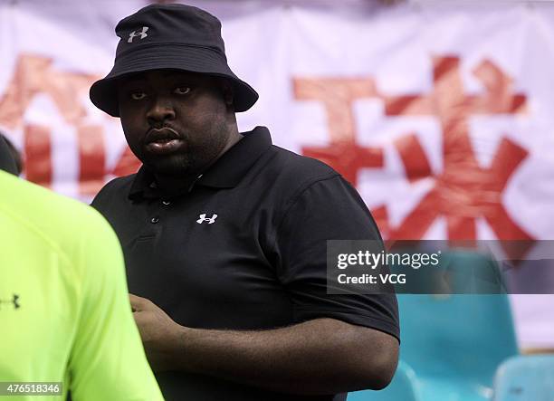 Emmanuel Mudiay's enlightening teacher reacts during the CBA 14/15 game between Guangdong Southern Tigers and Chongqing Fly Dragon on November 19,...