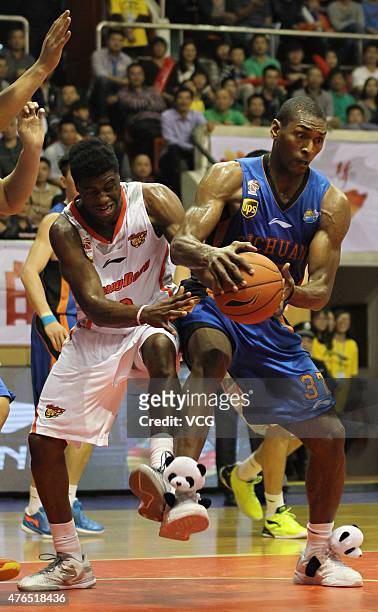 Emmanuel Mudiay of Guangdong Southern Tigers competes against Metta World Peace of Sichuan Jinqiang during the CBA 14/15 game on November 1, 2014 in...