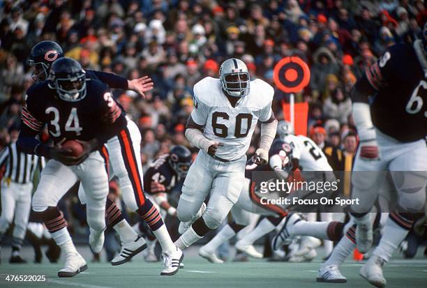 Otis Sistrunk of the Oakland Raiders pursues Walter Payton of the Chicago Bears during an NFL Football game October 1, 1978 at Soldier Field in...