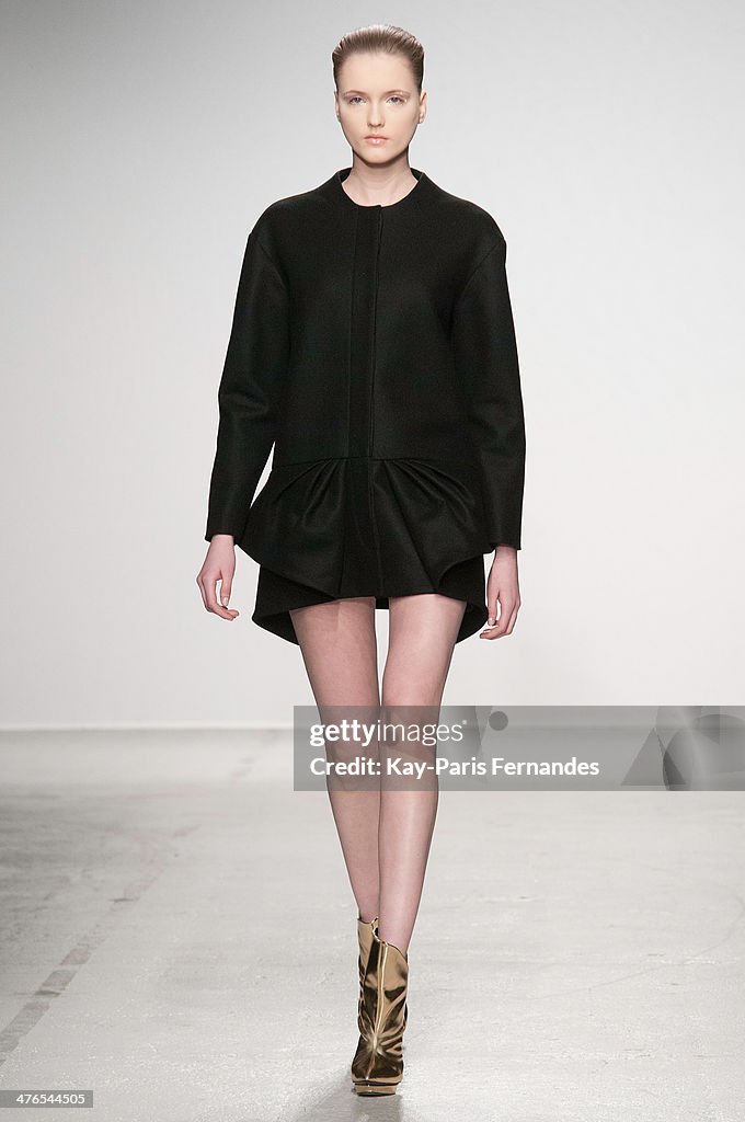 Amaya Arzuaga : Runway - Paris Fashion Week Womenswear Fall/Winter 2014-2015