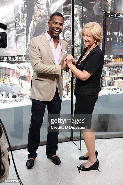 Calloway interviews Joan Lunden during her visit to "Extra" at their New York studios at H&M in Times Square on June 10, 2015 in New York City.