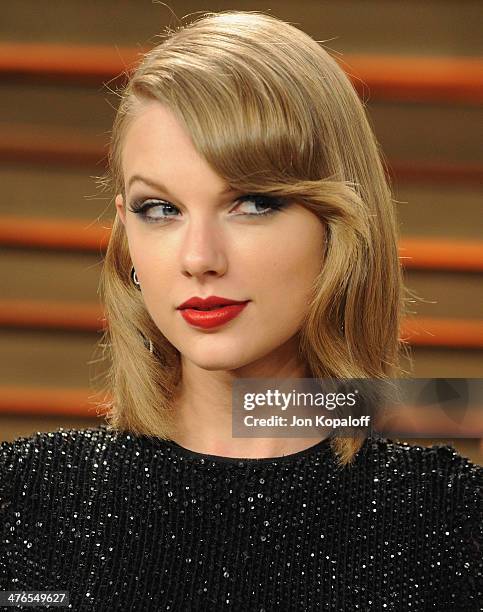 Singer Taylor Swift arrives at the 2014 Vanity Fair Oscar Party Hosted By Graydon Carter on March 3, 2014 in West Hollywood, California.
