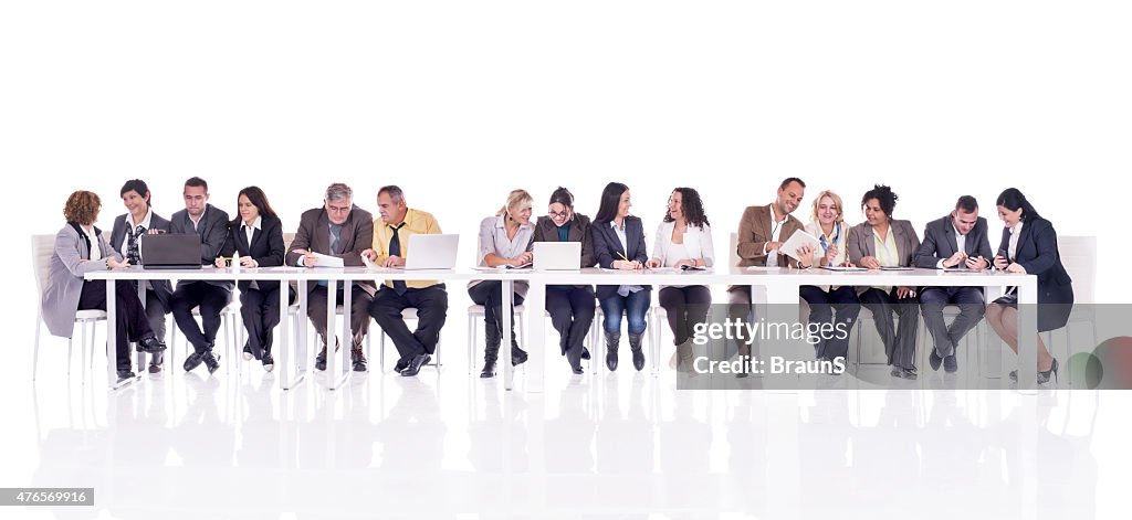 Grupo de multitarefas negócios pessoas isolado em branco.
