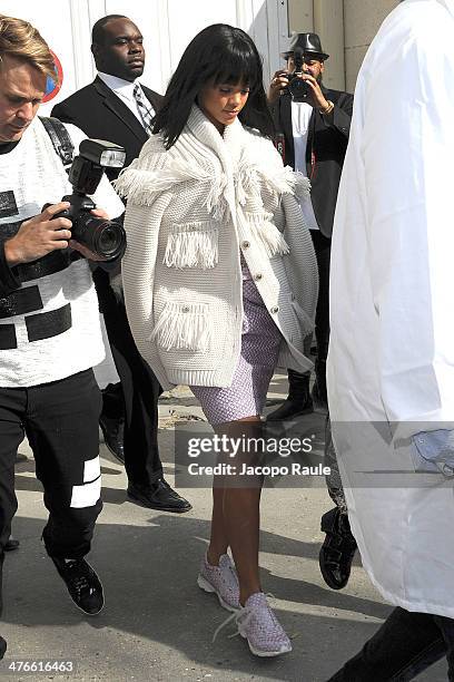 Rihanna arrives at Chanel 2014/2015 Autumn/Winter ready-to-wear collection fashion show on March 4, 2014 in Paris, France.