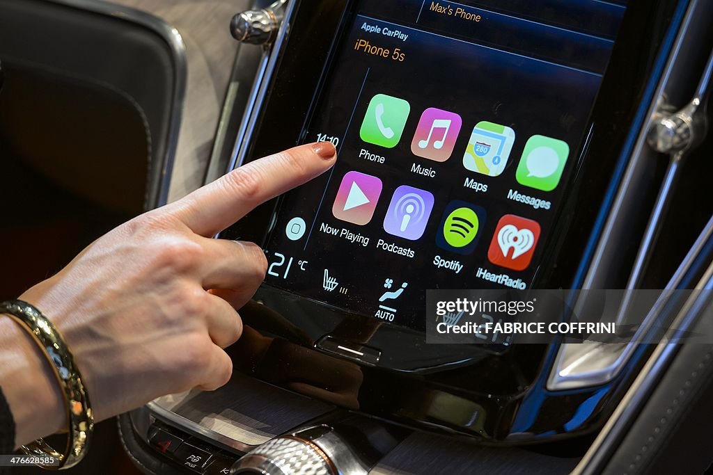 SWITZERLAND-AUTO-SHOW-US-INTERNET-APPLE-COMPUTERS