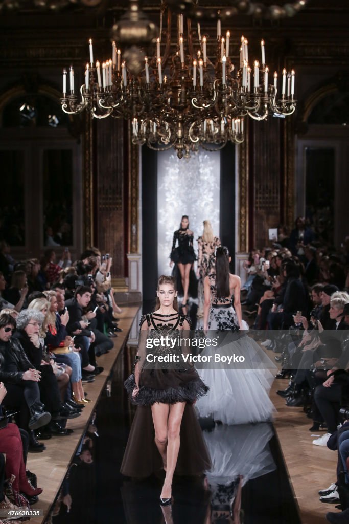 Valentin Yudashkin : Runway - Paris Fashion Week Womenswear Fall/Winter 2014-2015