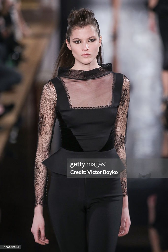 Valentin Yudashkin : Runway - Paris Fashion Week Womenswear Fall/Winter 2014-2015