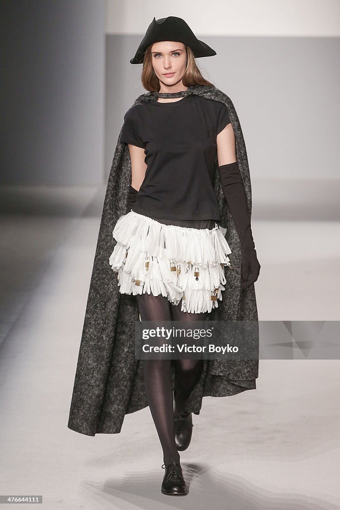 Agnes B : Runway - Paris Fashion Week Womenswear Fall/Winter 2014-2015