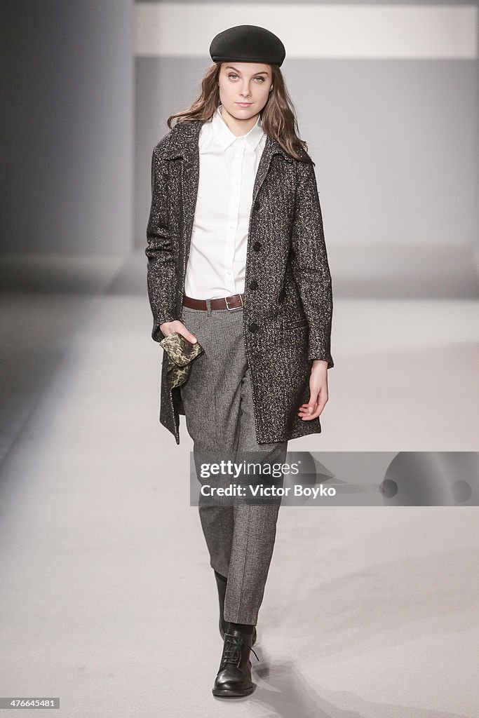 Agnes B : Runway - Paris Fashion Week Womenswear Fall/Winter 2014-2015