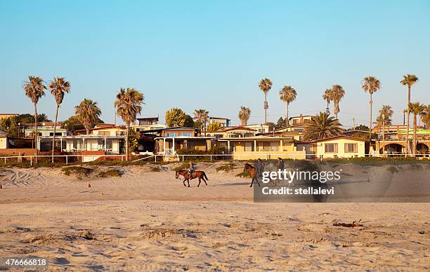 riding caballos en rosarito, baja california, méxico - tijuana fotografías e imágenes de stock