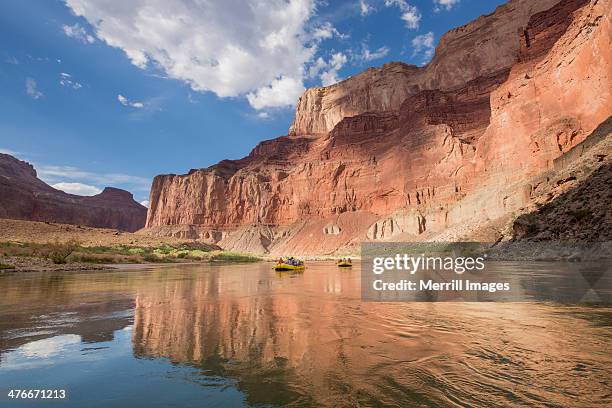 rafting colorado river in grand canyon - コロラド川 ストックフォトと画像