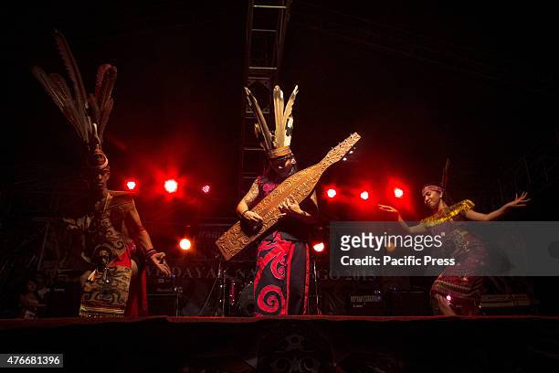 Performance called 'sapek', a traditional musical from the Dayak, who appeared at the closing event "Gawai Naik Dango". Naik Dango is an expression...