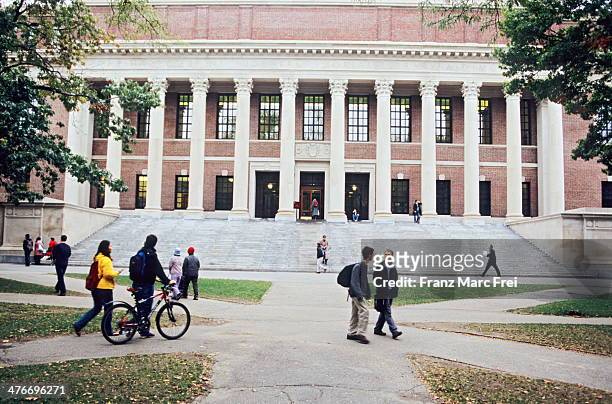 campus von harvard - ivy league university stock pictures, royalty-free photos & images