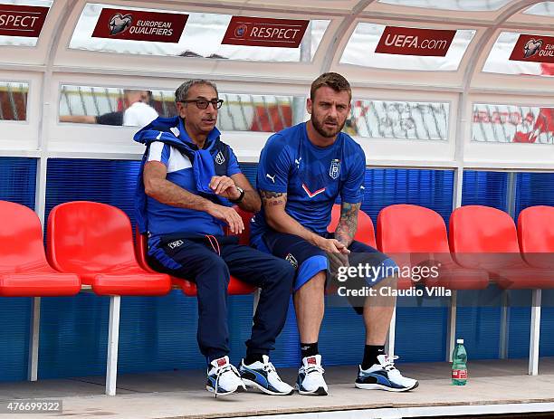 Daniele De Rossi and Doctor Enrico Castellacci during an Italy training session at Gradski stadion u Poljudu on June 11, 2015 in Split, Croatia.