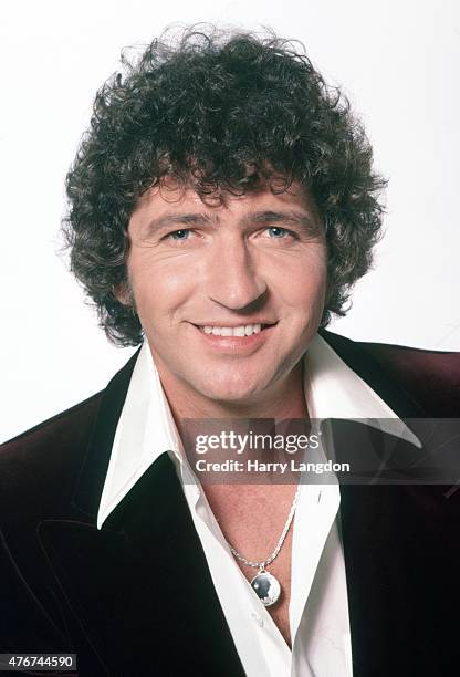 Singer Mac Davis poses for a portrait in 1978 in Los Angeles, California.