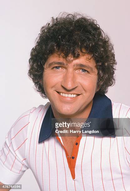 Singer Mac Davis poses for a portrait in 1978 in Los Angeles, California.