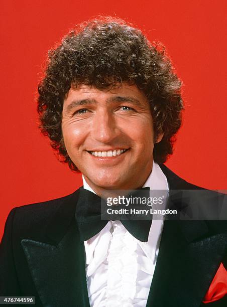 Singer Mac Davis poses for a portrait in 1978 in Los Angeles, California.