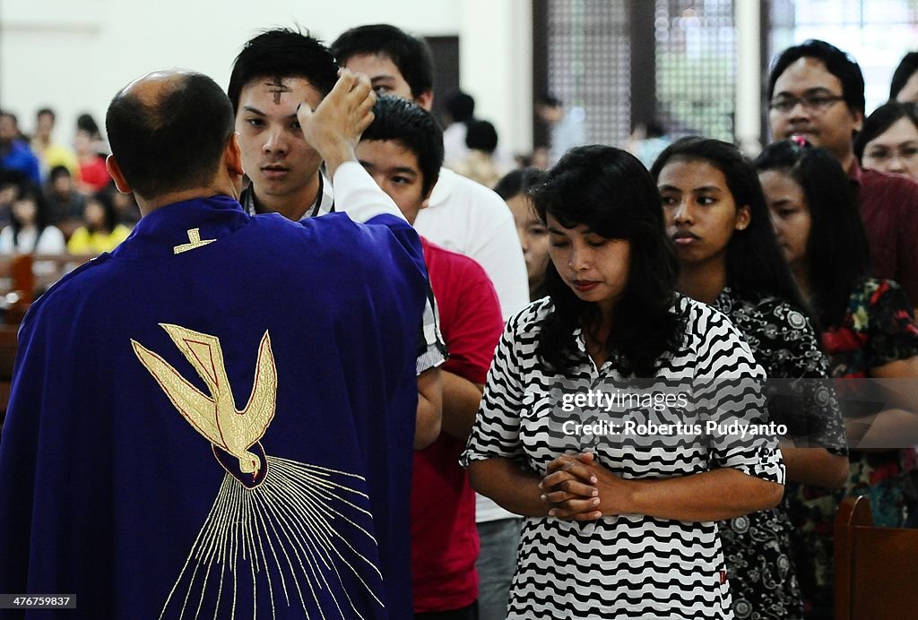 Indonesian Catholics Celebrate Ash Wednesday