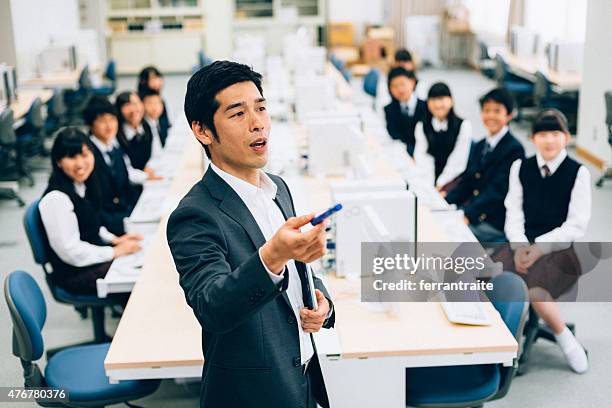 のコンピュータラボ日本の中学校 - 中学校 ストックフォトと画像