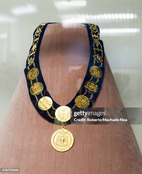 Toronto Mayor's Office details: The livery collar or chain of office is a collar or heavy chain, usually of gold, the Mayor chain is inside a glass...