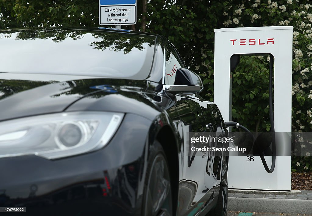 Tesla Offers Charging Stations On German Highways