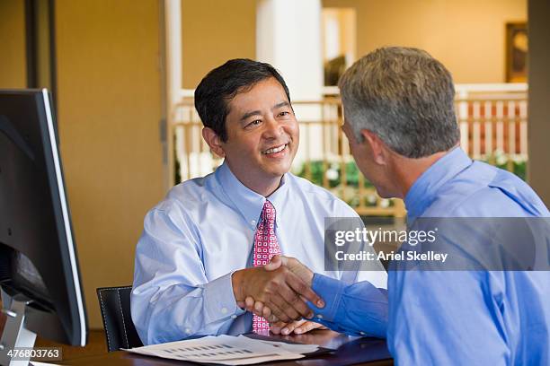 businessmen shaking hands - business man sitting banking imagens e fotografias de stock