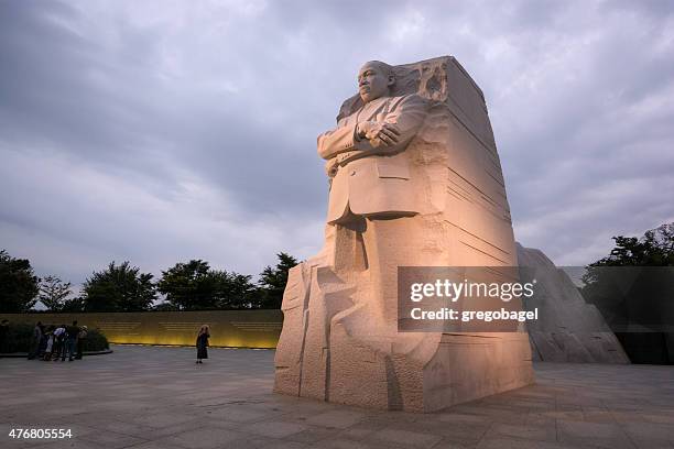 a martin luther king, jr.  memorial localizado em washington, dc - martin luther king jr imagens e fotografias de stock