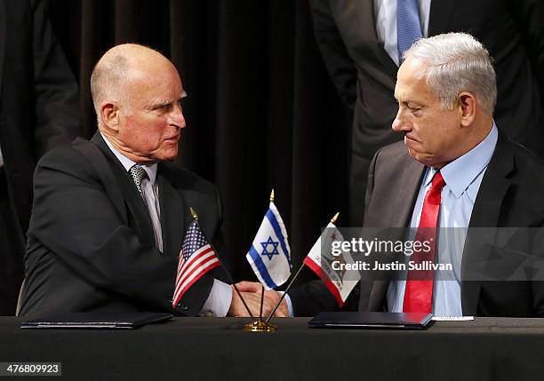 Israeli prime minister Benjamin Netanyahu and California governor Jerry Brown shake hands after signing a pact to strengthen economic and research...