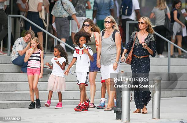 Heidi Klum seen enjoying an ice cream with her family daughters Lou Sulola Samuel , Helene Boshoven Samuel and son Johan Riley Fydor Taiwo Samuel on...