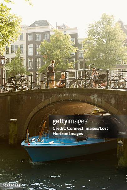 barge passing under canal bridge, amsterdam, netherlands - barge stock pictures, royalty-free photos & images