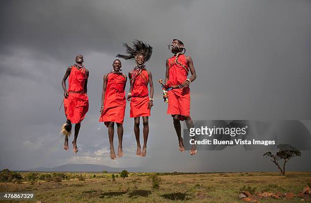 jumping masai men. - kenia fotografías e imágenes de stock