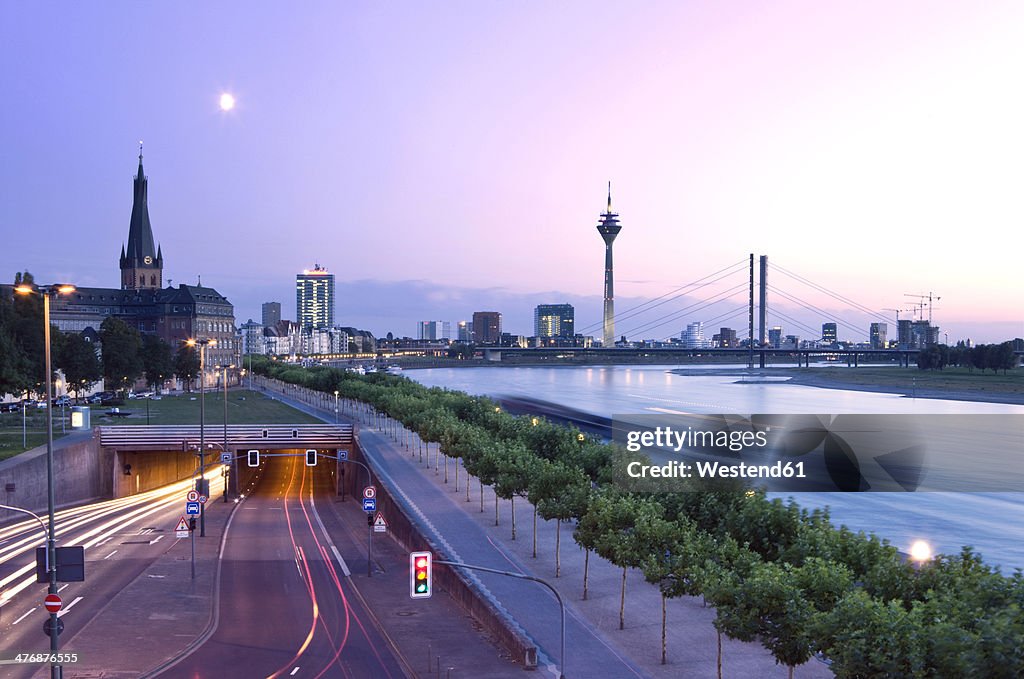 Germany, North Rhine-Westphalia, Dusseldorf, Joseph-Beuys-Ufer and Rhine River