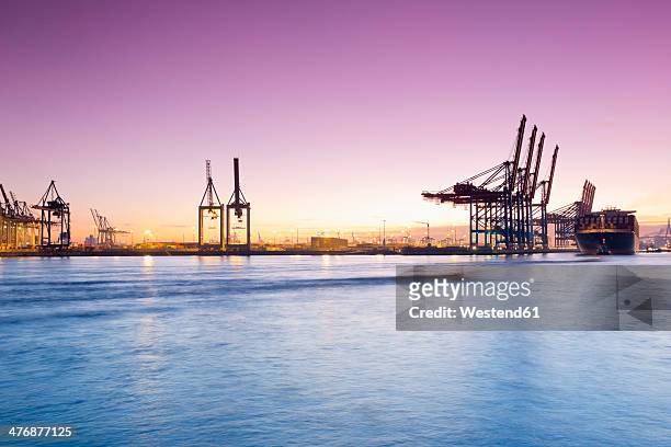 germany, hamburg, parkhafen, harbour, elbe, container ship - elbe river stock pictures, royalty-free photos & images