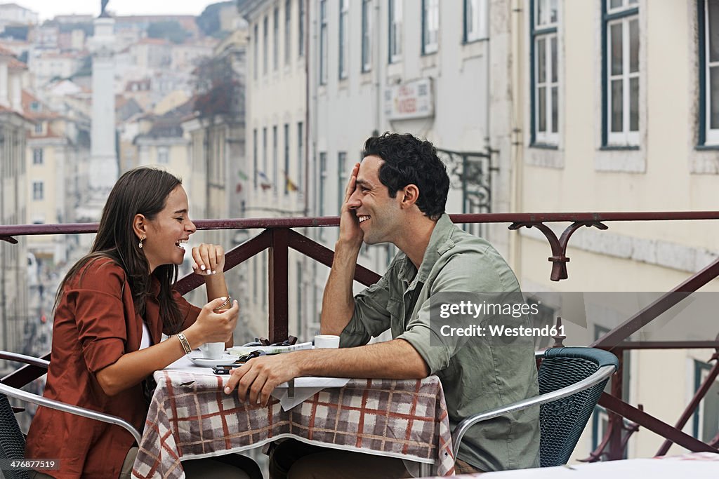 Portugal, Lisboa, Carmo, Largo du Duque, young couple sitting at street cafe