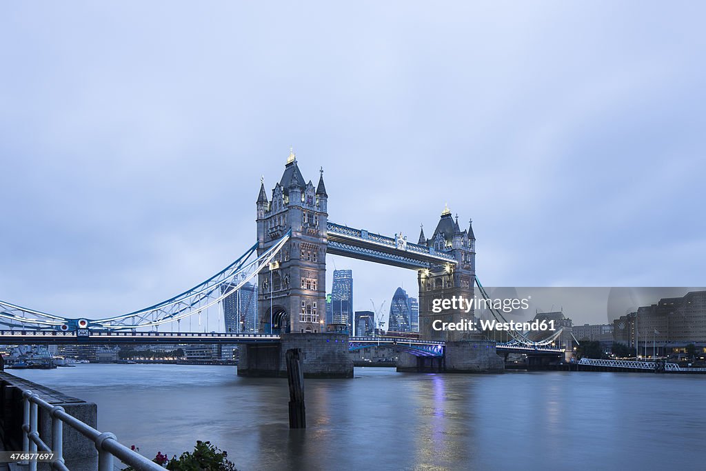 UK, London, view to Tower Bridge