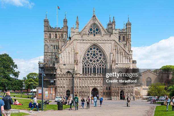 tourists walking around a cathedral - exeter cathedral stock pictures, royalty-free photos & images